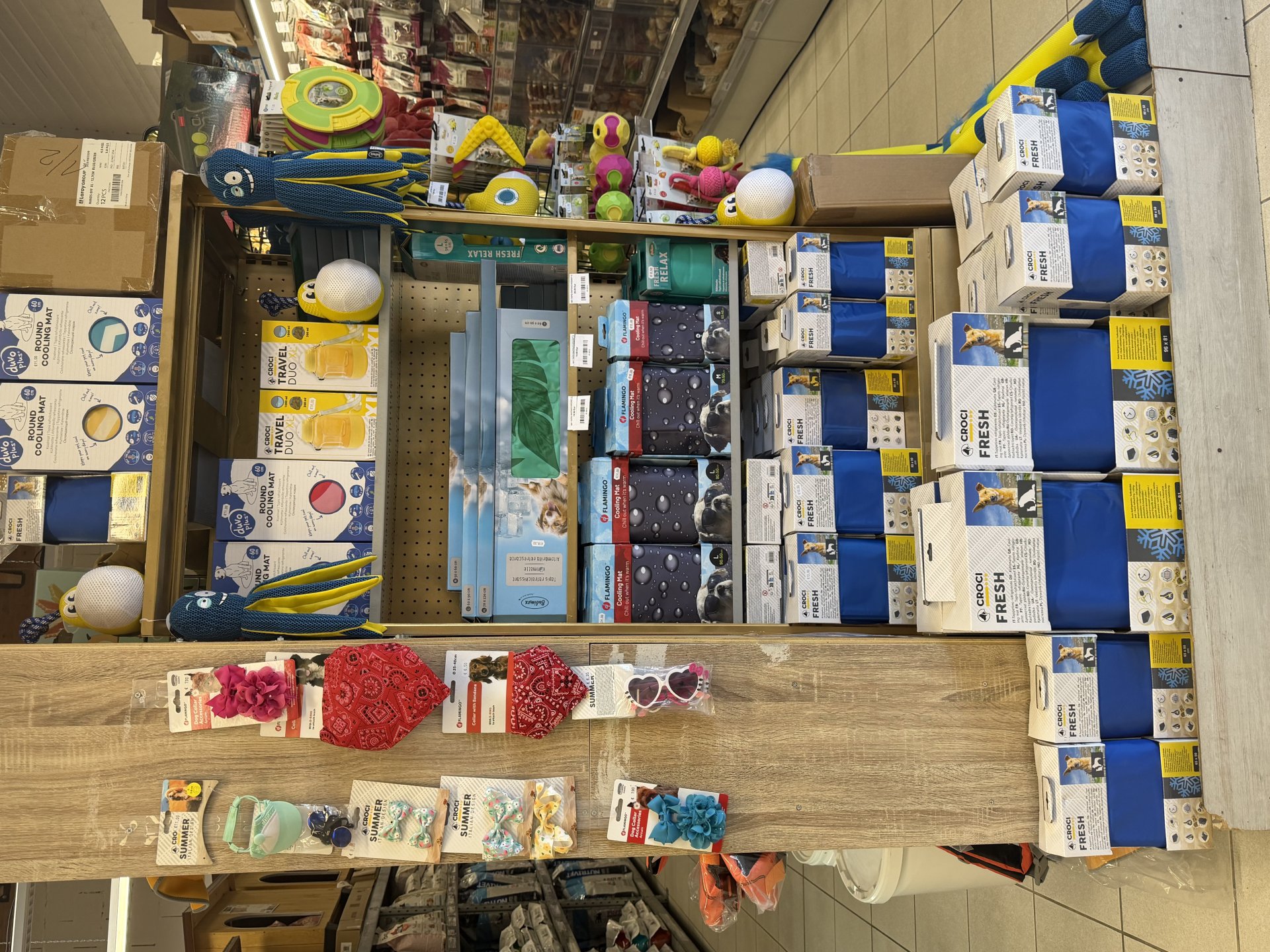 tapis rafraîchissants et jouets flottants